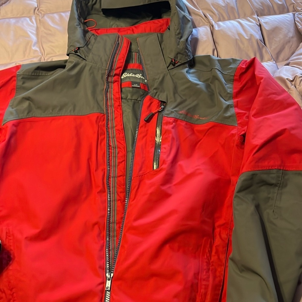 Eddie Bauer Men’s winter coat great for outdoor sports